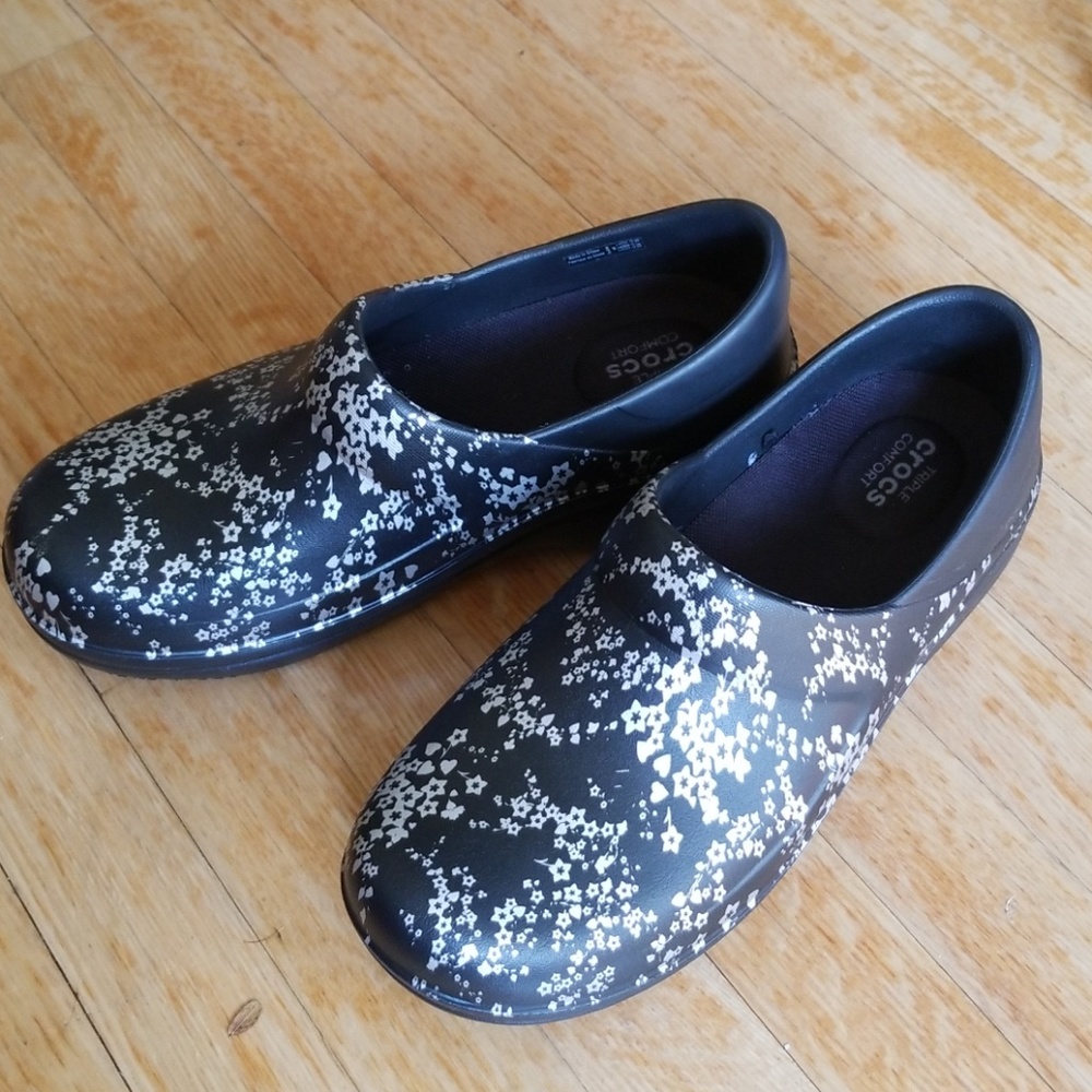 Like new floral croc clogs.